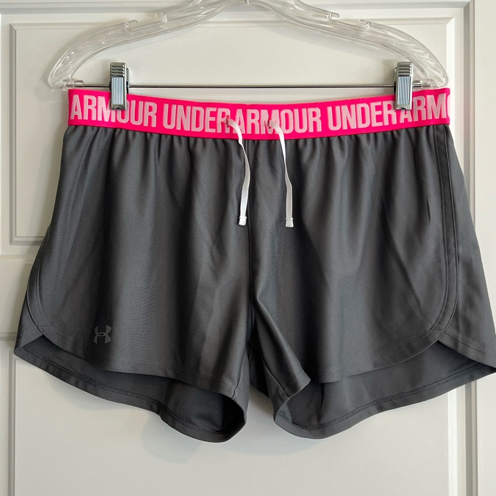 NWOT- Under Armour Gray Pink Two-Tone Women's HeatGear Running Shorts Size M